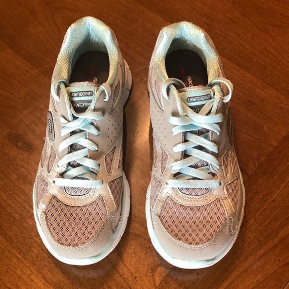 🔥4/$20 SKECHERS Womens Flex Sole Memory Foam Sneaker - size 6 - Picture 3 of 17